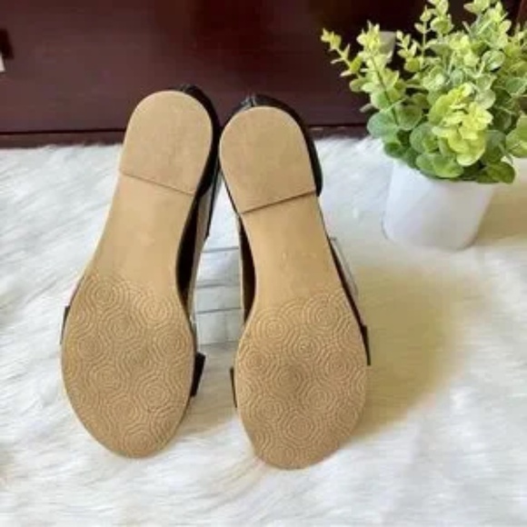 Franco Sarto Judy Minimalist T-Strap Open Toe Leather Sandals Black/Tan Size 7 - Picture 9 of 10